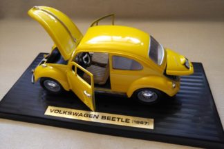 Road Tough 1967 Volkswagen Beetle 1:18 Scale Diecast Model VW Bug Yellow Car