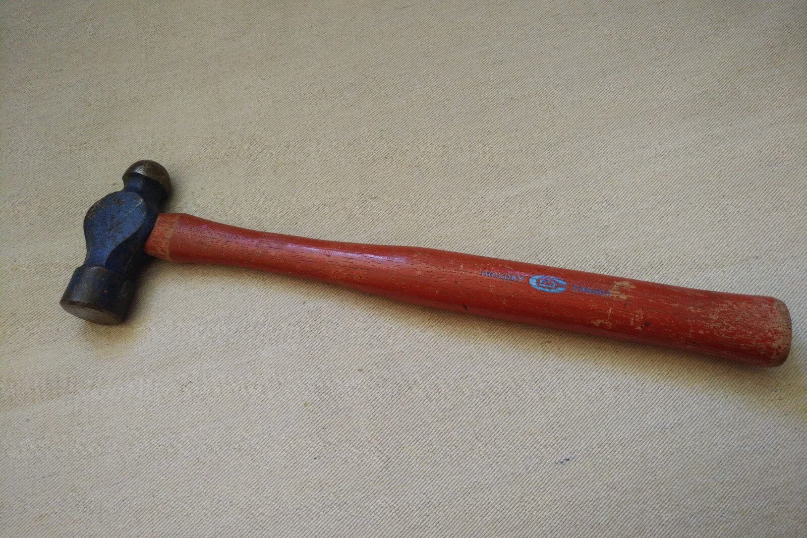 https://vinty.ca/wp-content/uploads/sites/11/2021/06/vintage-tools-gray-canada-ball-pein-hammer-hickory-handle.jpg