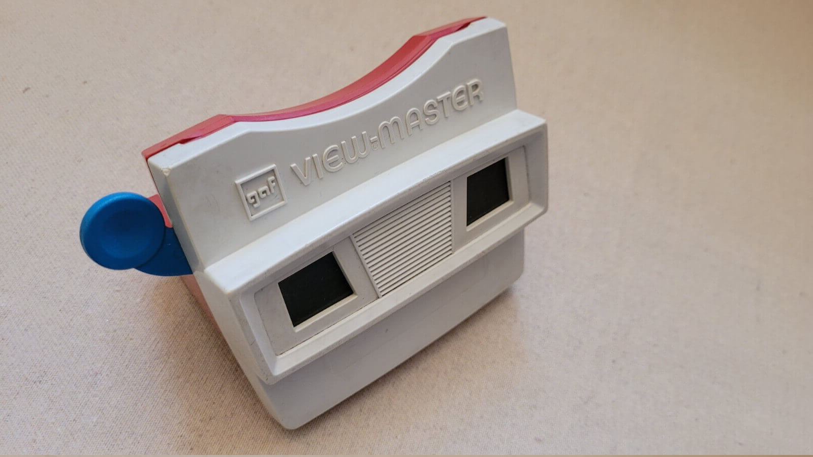Vintage 70s GAF View-Master reel viewer, red and white color and blue handle