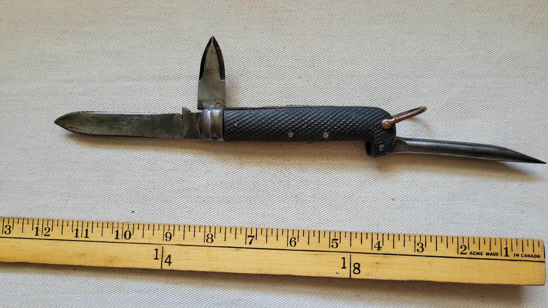 IXL-george-wostenholme-army-folding-knife-made-in-sheffield-england-antique-and-vintage-collectible-WWII-war-memorabilia