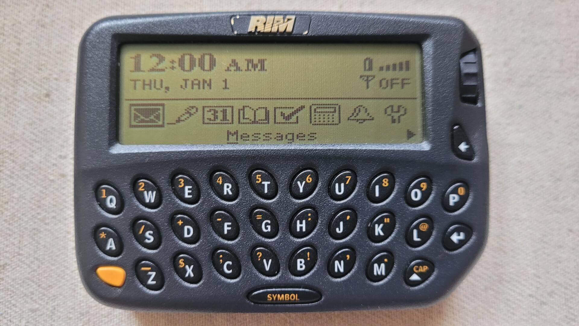 Rare Original RIM 950 BlackBerry Inter@ctive two way pager PDA w Holster - 1998 Blackberry Vintage Canadiana and Collectible Electronic Gadgets and Devices
