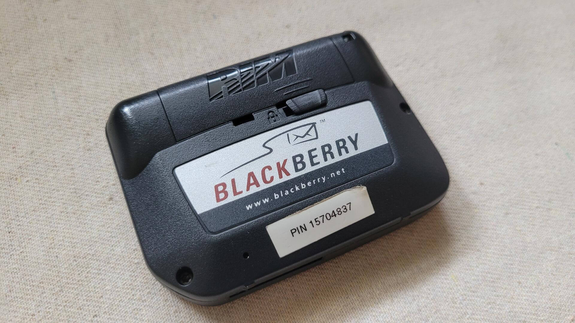 Rare Original RIM 950 BlackBerry Inter@ctive two way pager PDA w Holster - 1998 Blackberry Vintage Canadiana and Collectible Electronic Gadgets and Devices