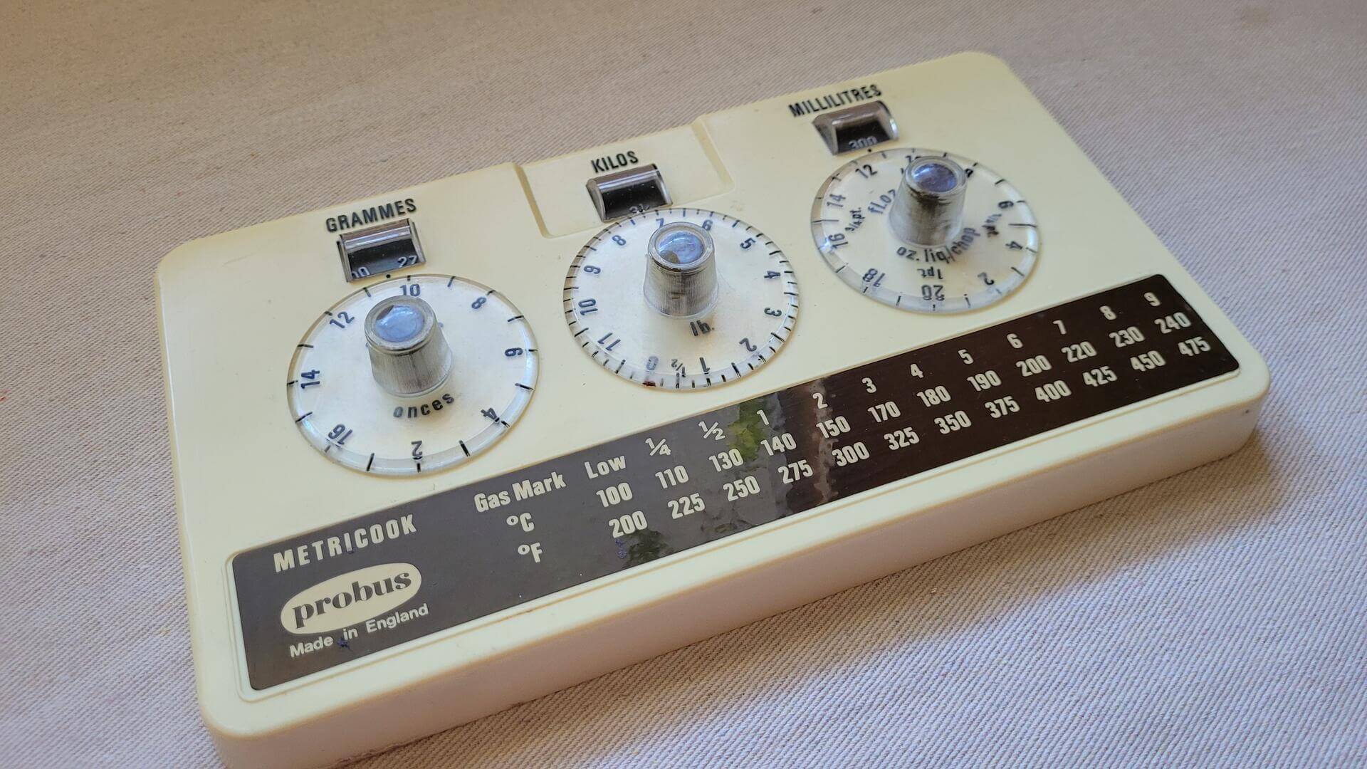 Vintage Probus Metricook wall imperial to metric weight and temperature measurements converter for cooking. This rare collectible made in England chef and kitchen gadget