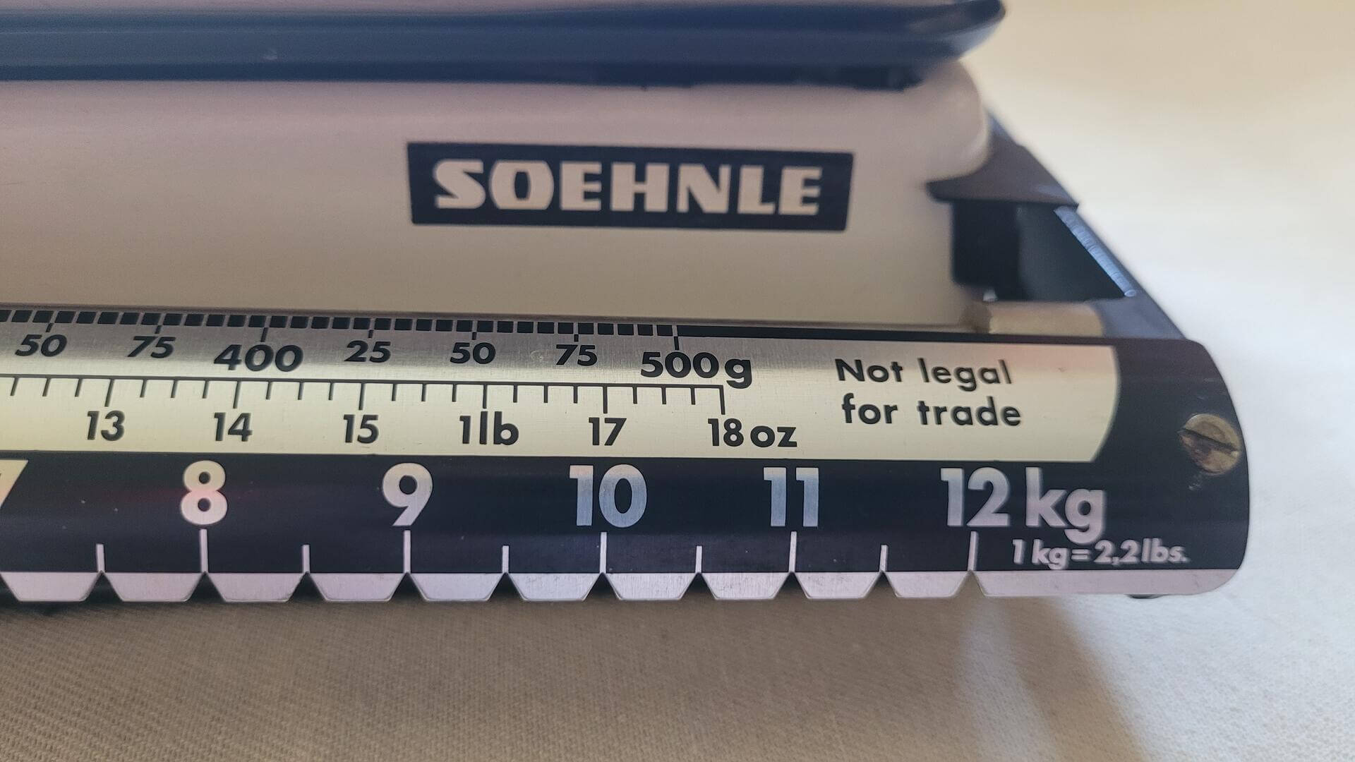 Nice retro 1960s Soehnle sliding 12 kg white mechanical kitchen scale made in Germany - Vintage mid century collectible kitchenware and measuring tool