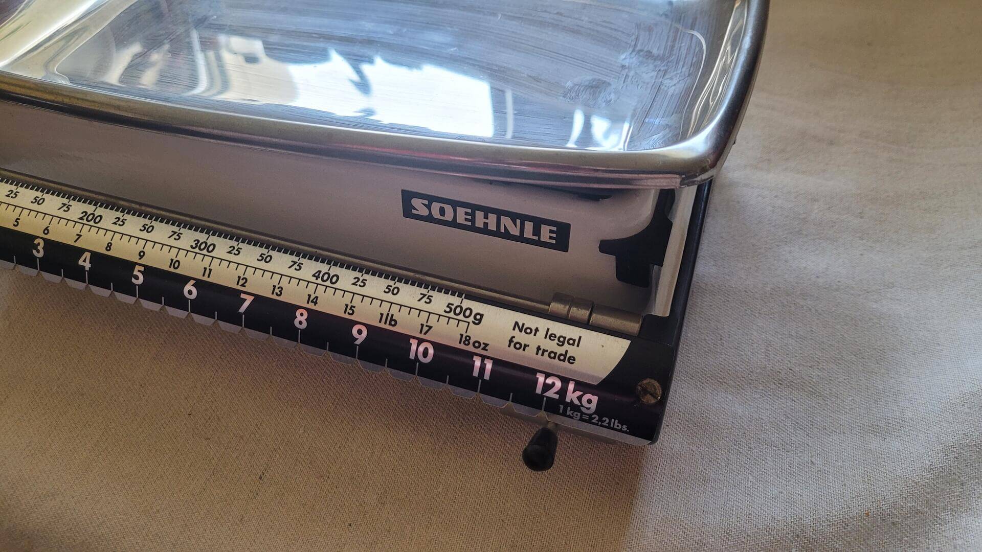 Nice retro 1960s Soehnle sliding 12 kg white mechanical kitchen scale made in Germany - Vintage mid century collectible kitchenware and measuring tool