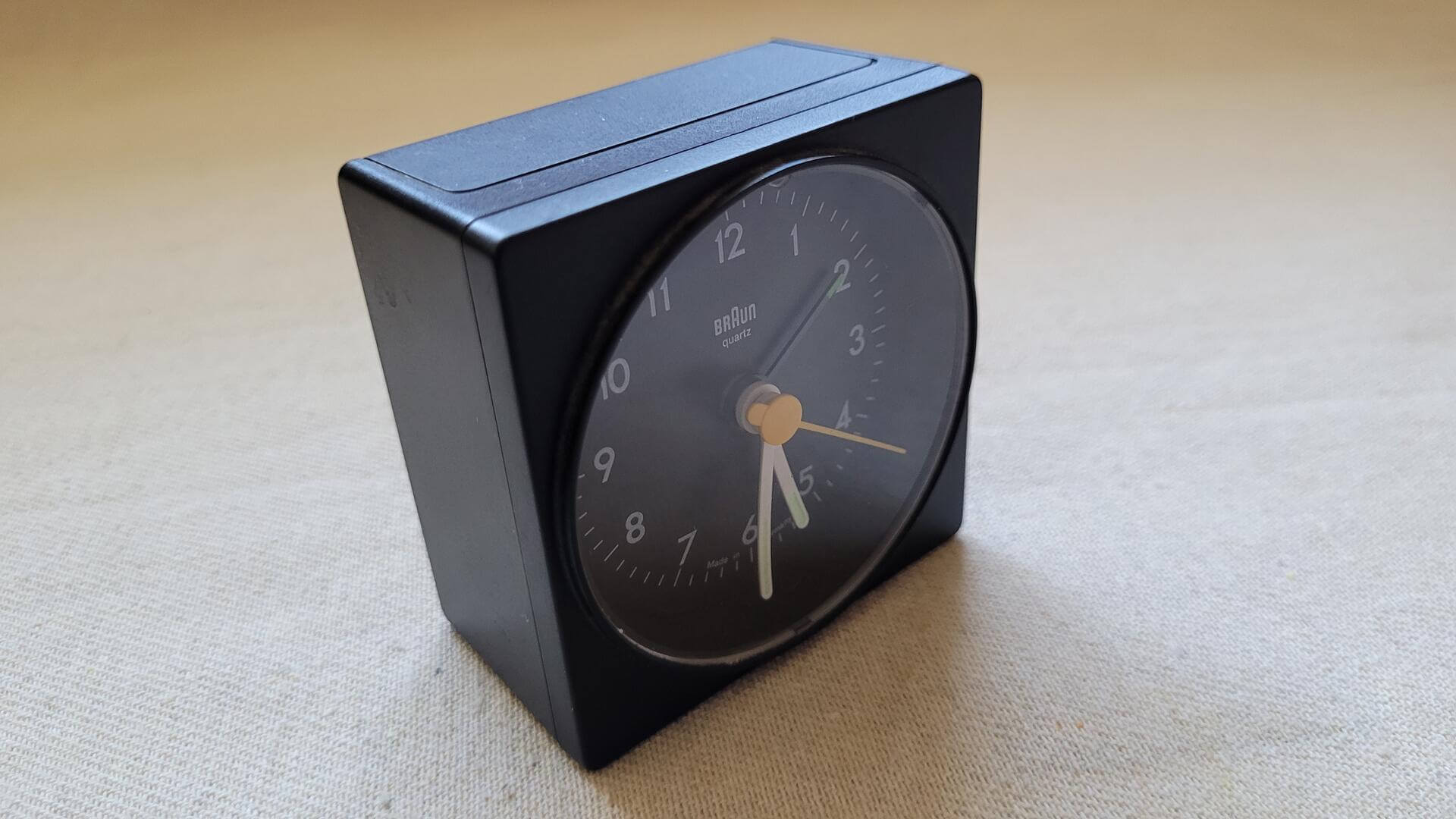 Rare retro 1987 Braun AG 4746 AB1 travel alarm analog clock designed by Dietrich Lubs under the supervision of Dieter Rams who was the head of design at Braun from 1961–1995. This vintage made in Germany collectible mid century table clock
