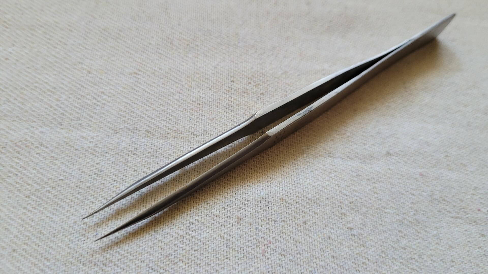 dumont-and-fils-watchmaker-fine-tip-tweezers-vintage-and-antique-made-in-switzerland-quality-jewelry-and-watchmaking-hand-tool