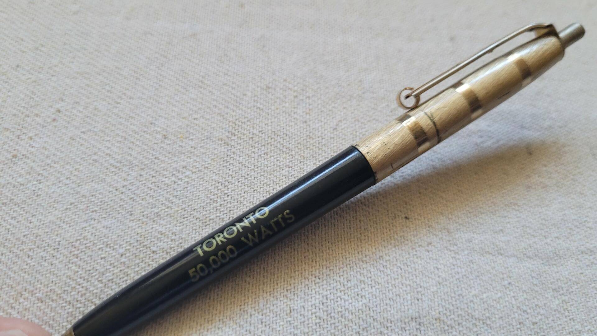 Fine vintage pair of Eclipse Pen Co. made ballpoint pens with 1050 CHUM radio station logo and Toronto 50000 Watts screen print. Rare retro Canadian radio industry and writing instruments collectible