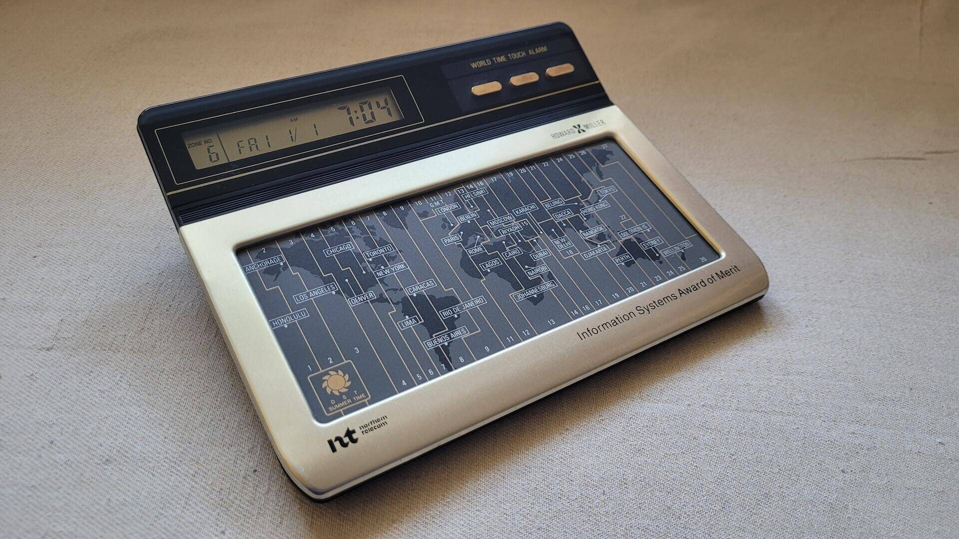 howard-miller-world-time-touchpad-quartz-alarm-clock-retro-vintage-collectible-electronic-gadgets-and-time-pieces-side-view