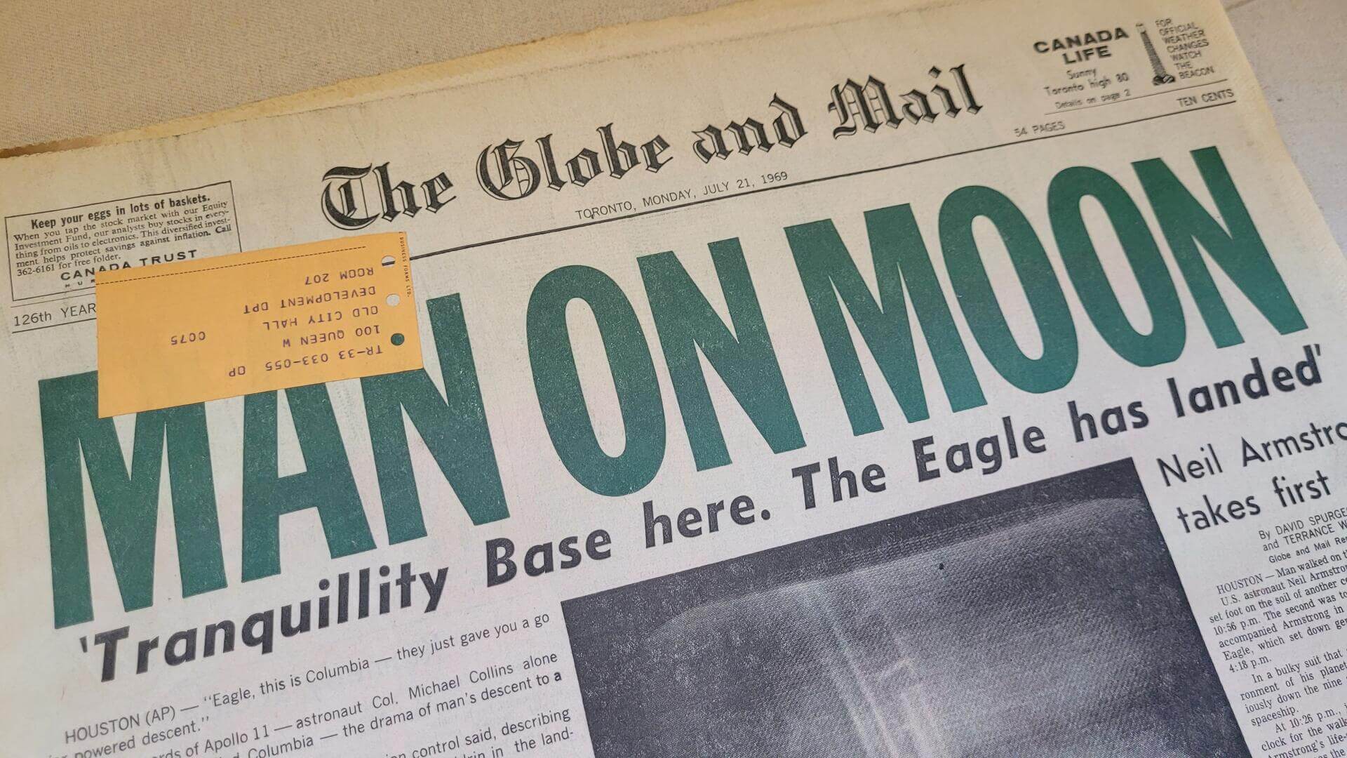 man-on-moon-globe-and-mail-newspaper-edition-july-21-1969-vintage-scientific-historic-events-collectible-newspaper-magazine-canadiana-date