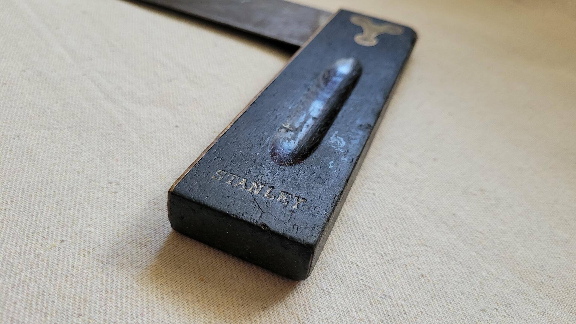 stanley-No-20-sweetheart-woodworking-square-9-inches-made-in-canada-antique-vintage-collectible-carpentry-marking-measuring-hand-tools-makers-brand-logo