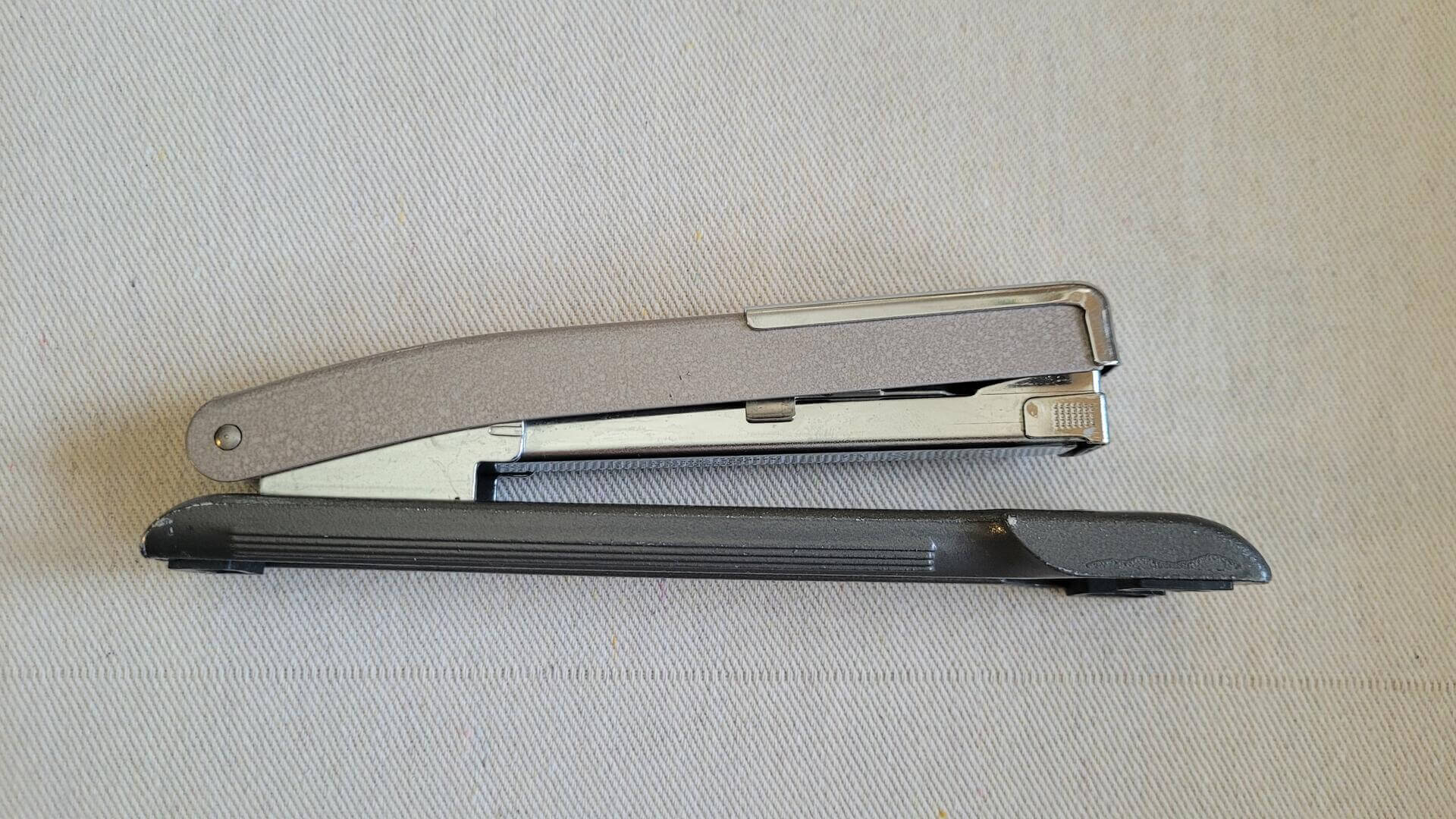 Apsco 16 paper stapler Isaberg AB Hestra mid century design. Vintage made in Sweden collectible mid century stationary and office equipment tool