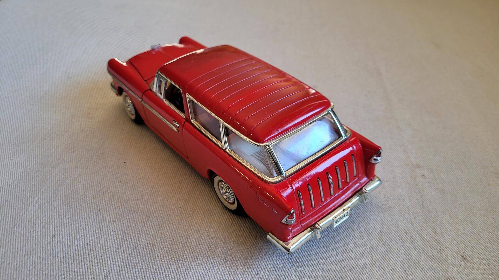 Beautiful 1955 red Chevy Bel Air Nomad 1:24 scale diecast model car toy