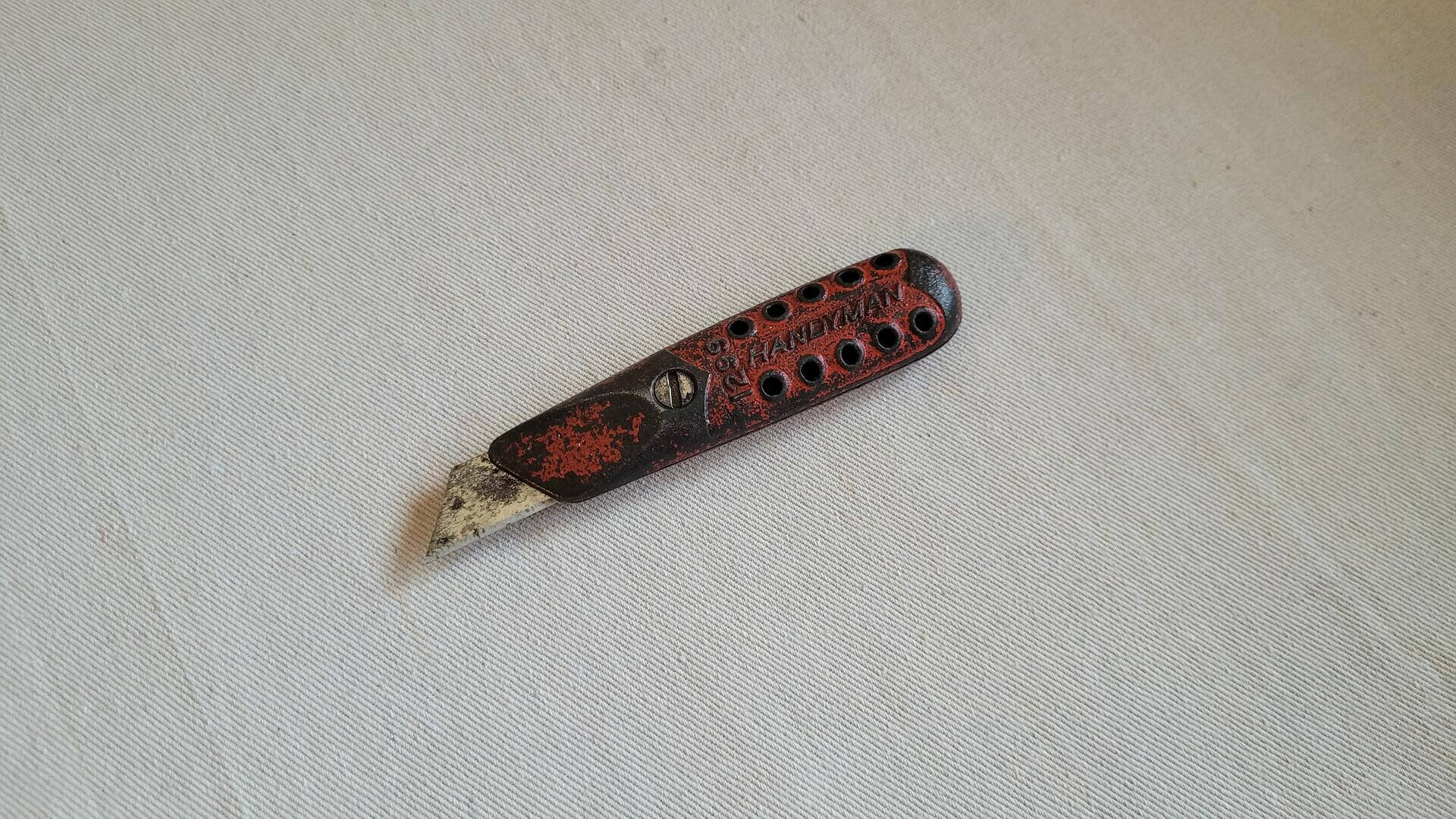 Rare Stanley Handyman No 1299 red metal cast iron fixed blade utility knife and box cutter 4 3/4" long with beautiful ergonomic design. Vintage made in Canada collectible hand tool marketed as Handyman line where in the USA it was branded as Stanley Defiance No 1299
