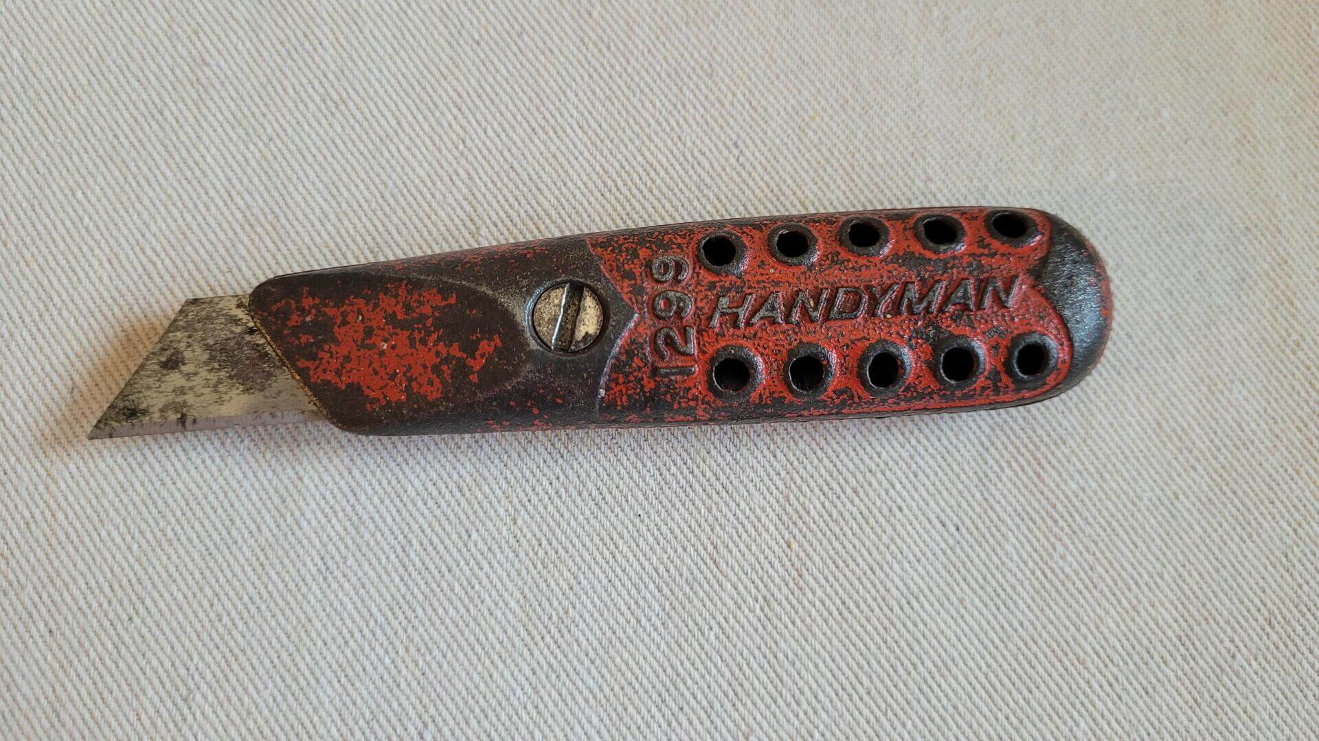 Rare Stanley Handyman No 1299 red metal cast iron fixed blade utility knife and box cutter 4 3/4" long with beautiful ergonomic design. Vintage made in Canada collectible hand tool marketed as Handyman line where in the USA it was branded as Stanley Defiance No 1299