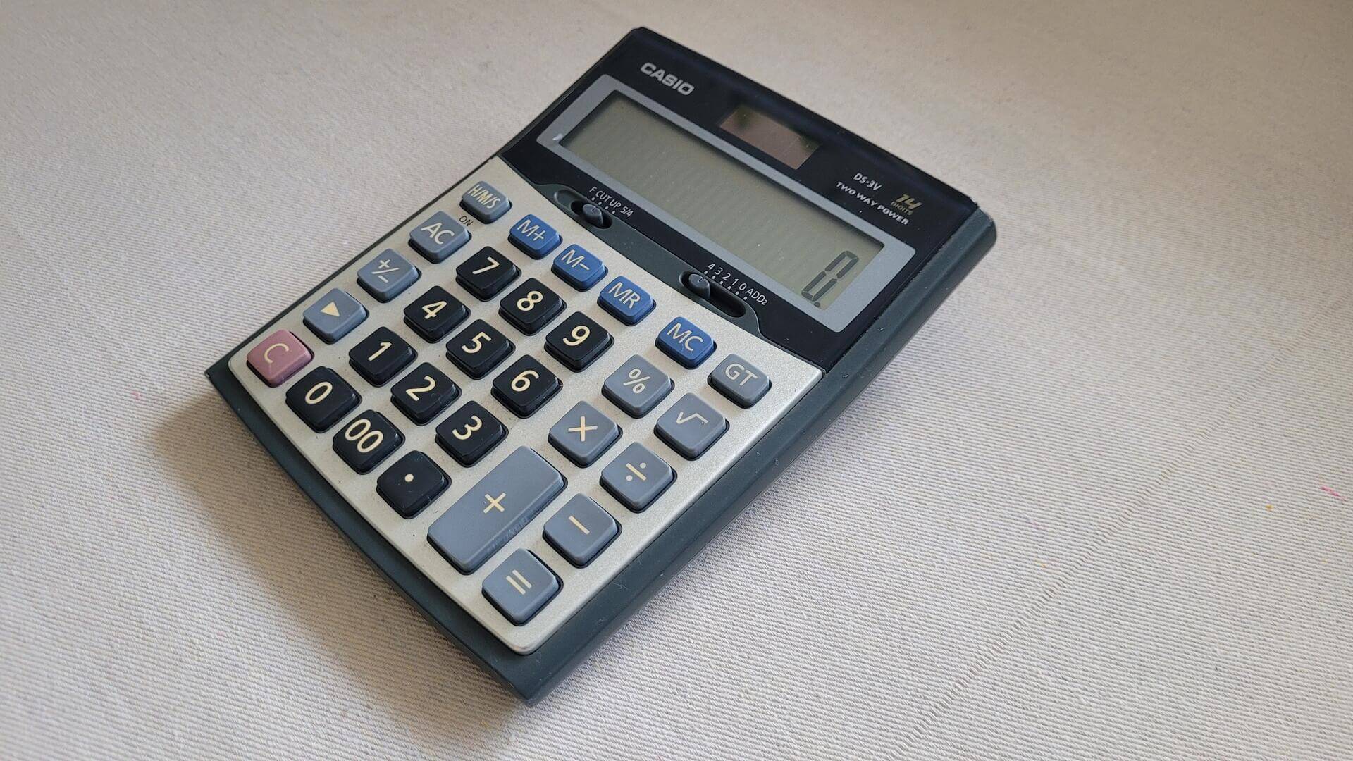 Business Casio DS-3V battery and solar powered desktop calculator with extra large display. Features include, 14 digits, Time calculation, function command signs