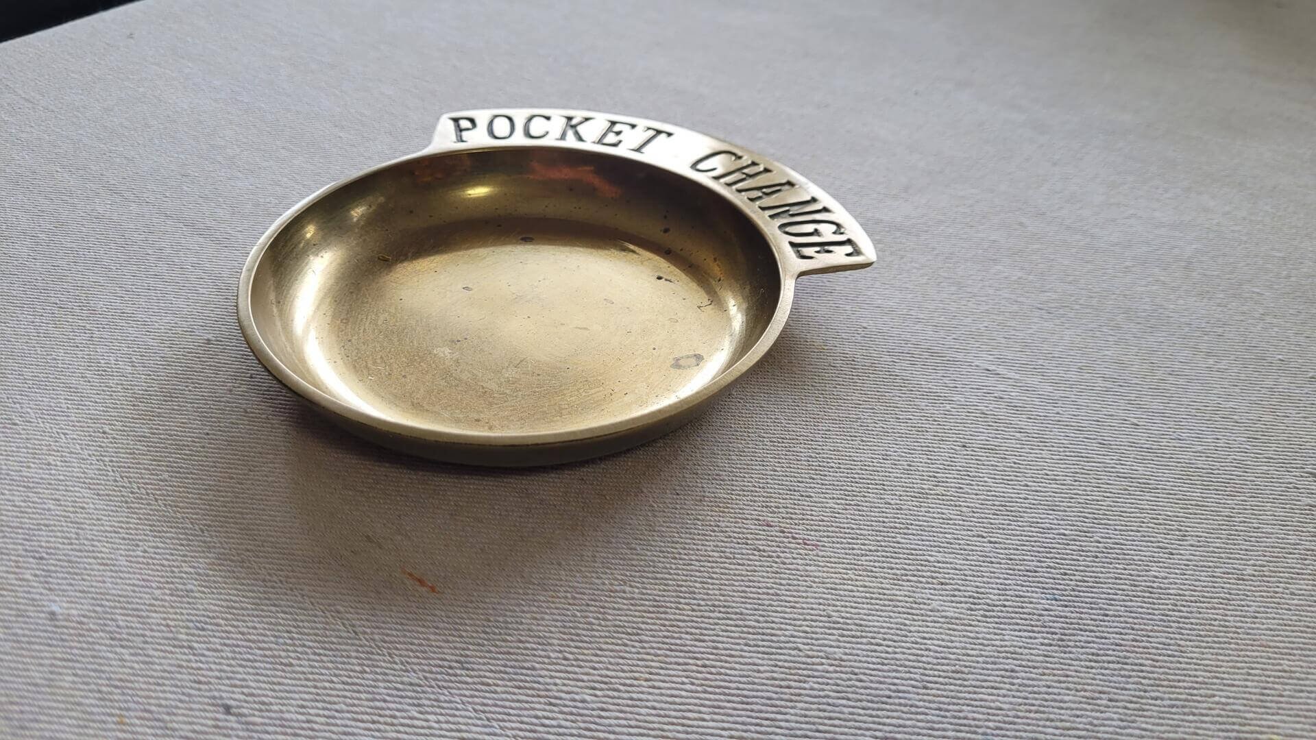 Nice vintage soilid brass coin trinket dish with engraved pocket change. Antique MCM metalware and brassware coin tray holder and household collectible
