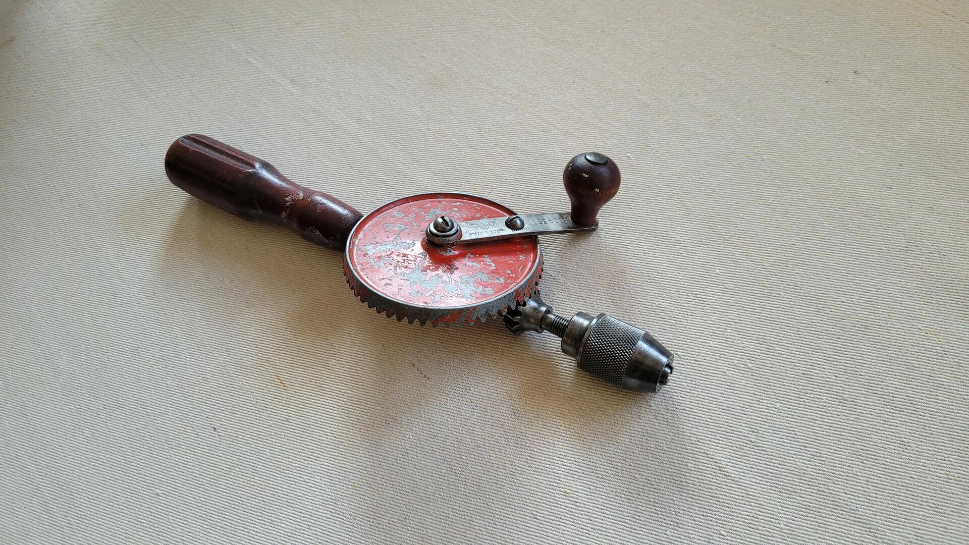 miller-falls-tools-2500a-egg-beater-hand-drill-antique-vintage-made-in-usa-collectible-carpentry-woodworking-tools