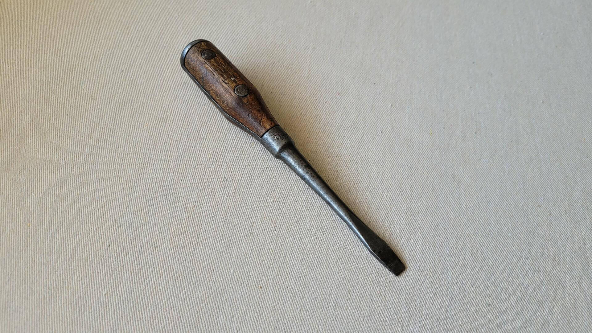 Beautiful vintage Pexto No 4 perfect split wood handle flat head screwdriver. Fine antique made in USA collectible carpentry and woodworking hand tools
