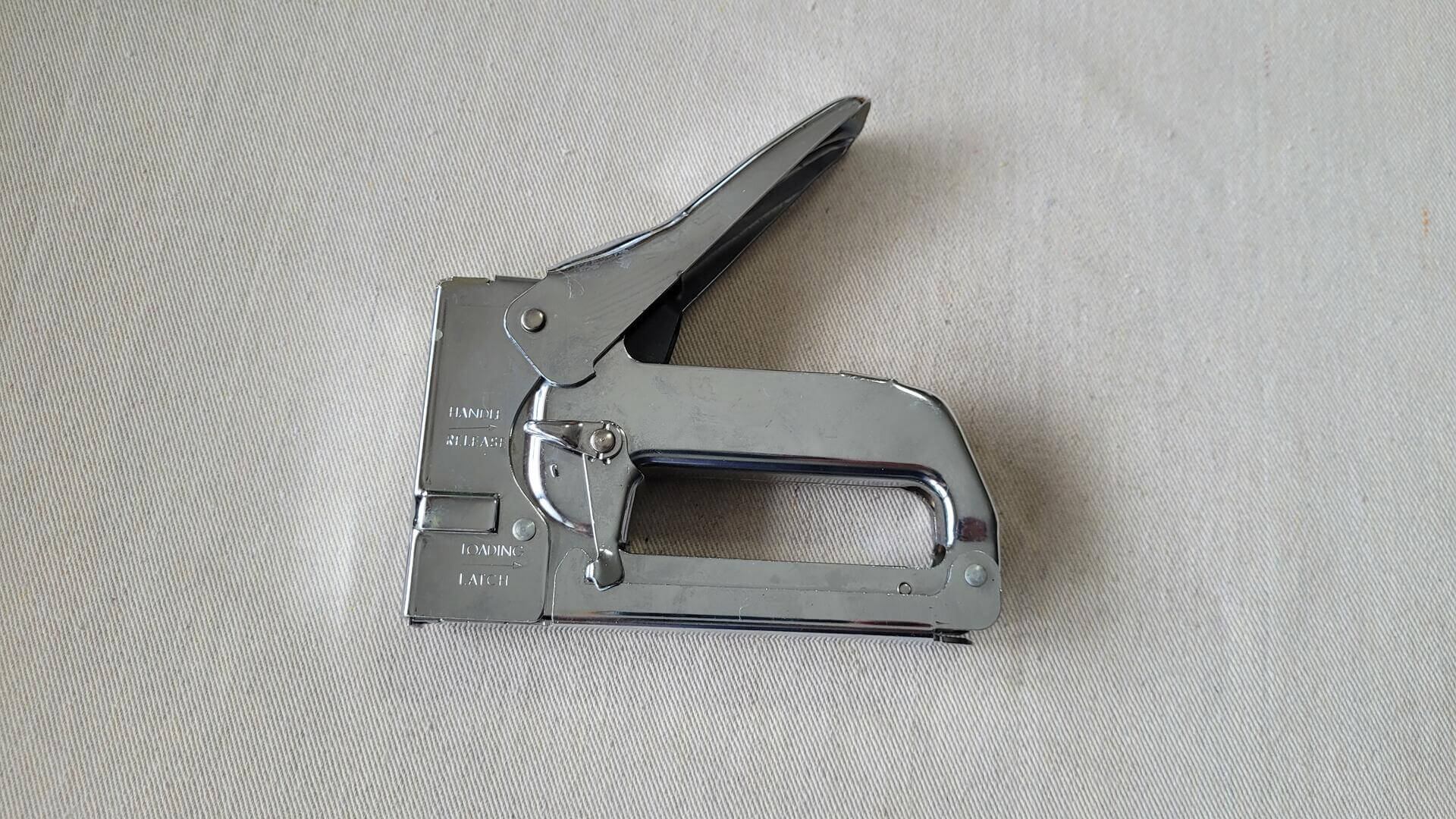 vintage Swingline No. 800 Heavy Duty chrome stapler and tacker. Fine made in USA upholstery and workshop hand held nail and staple gun