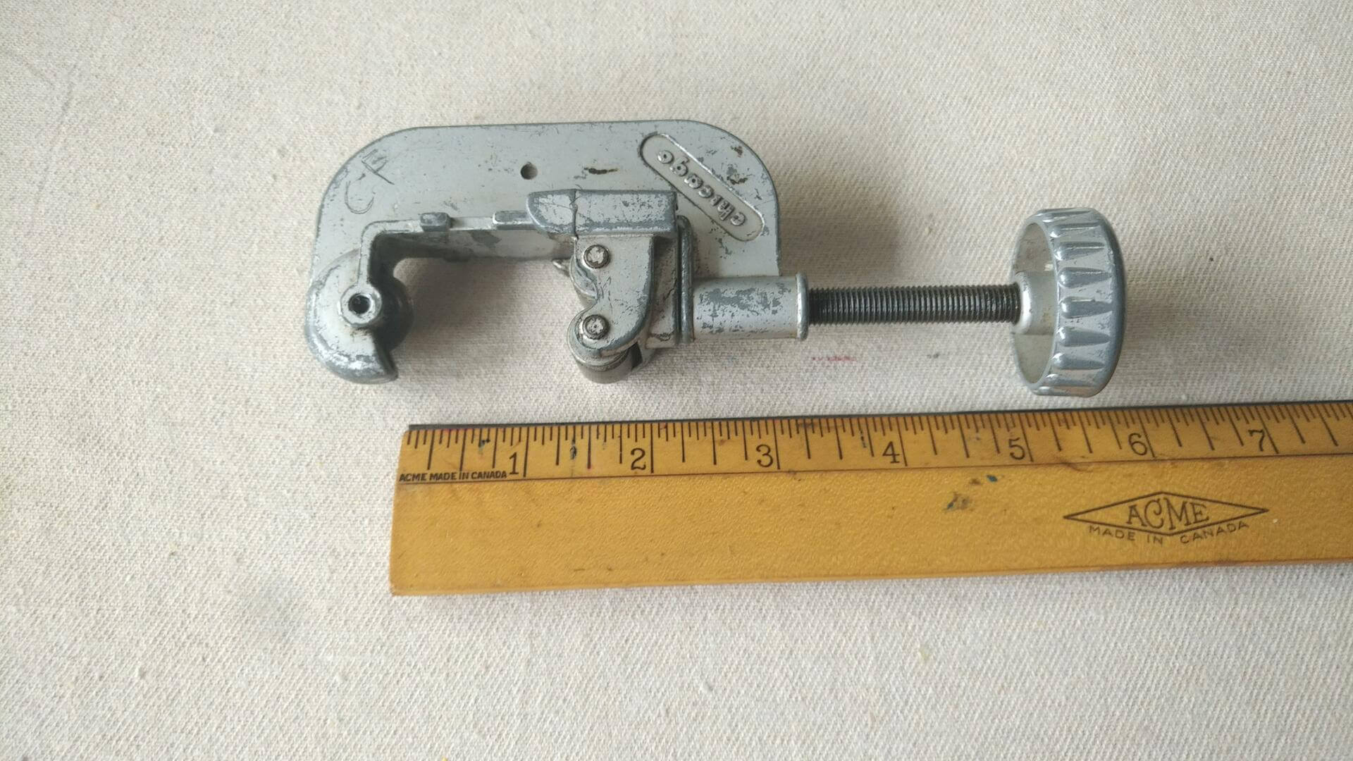 Quality cast aluminum vintage Chicago tube pipe cutter 3/16" to 1 1/8" ready to use. Antique made in USA plumbing pipe tools and cutters
