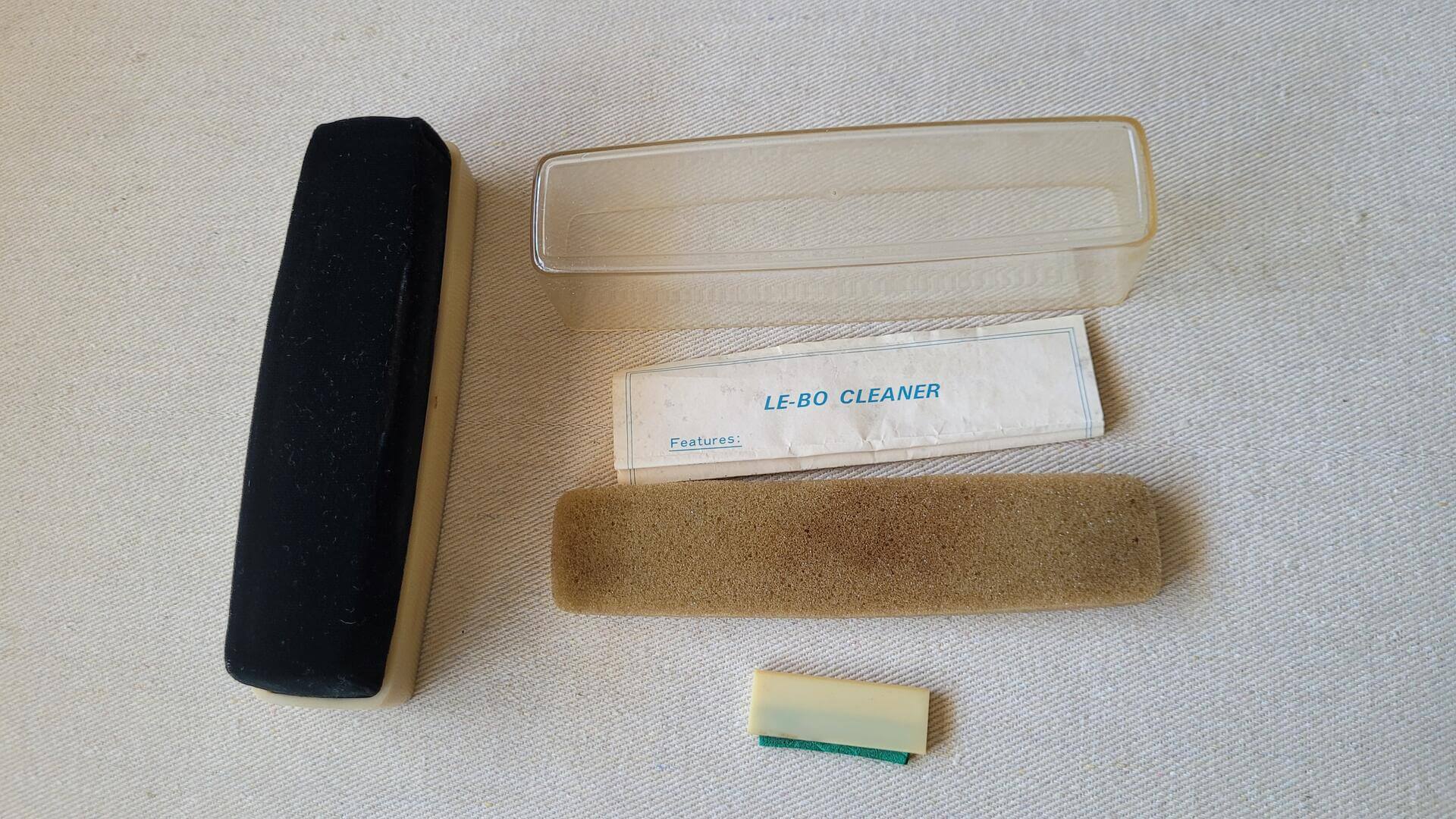 Vintage LE-BO record cleaner LP vinyl brush w black felt and original box all accessories. 1970s made in Japan collectible music A/V & retro turntable tools