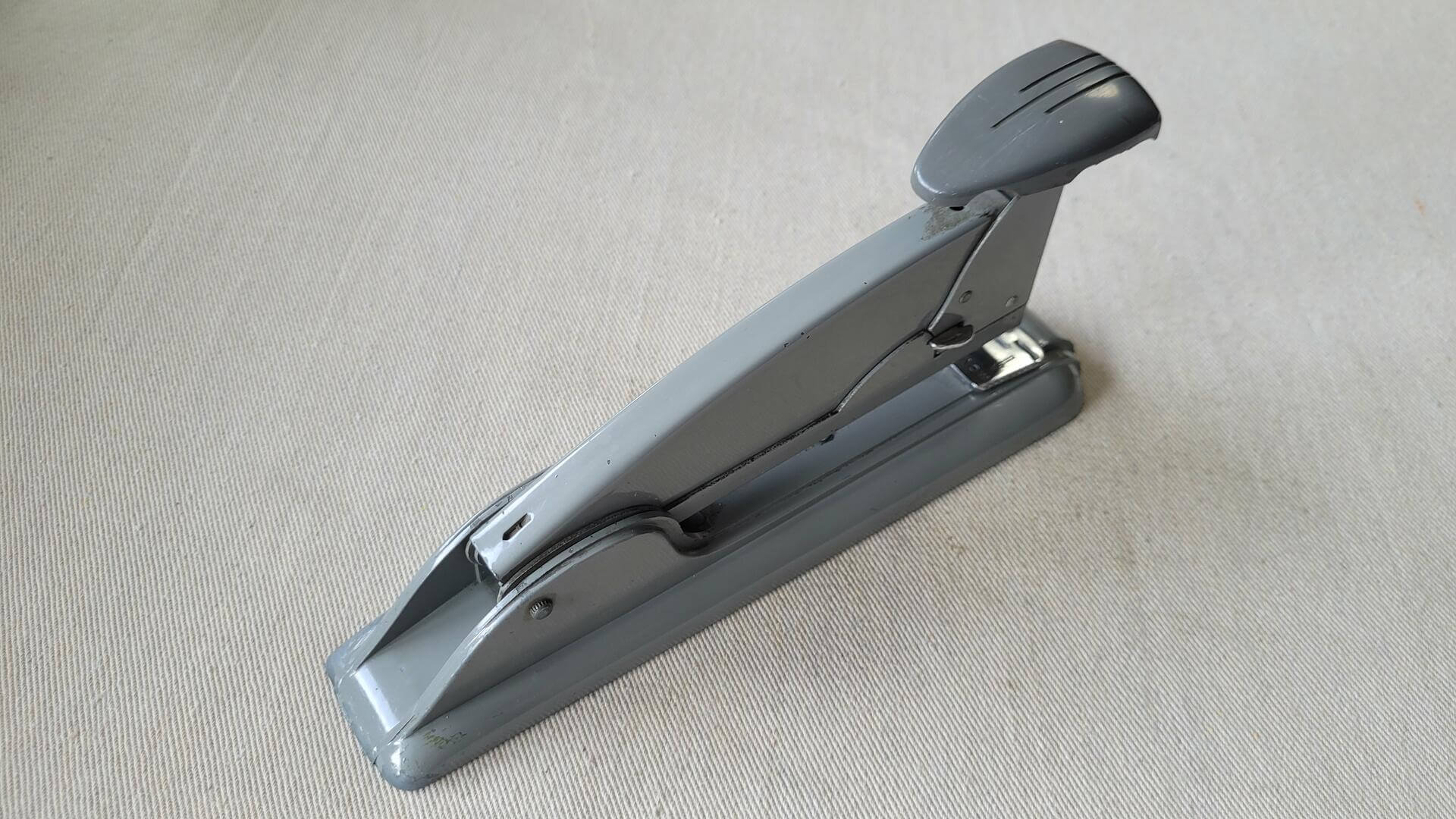 swingline-speed-stapler-no-4-battleship-grey-long-island-ny-antique-vintage-made-in-usa-collectible-office-equipment-stationary-art-deco-design