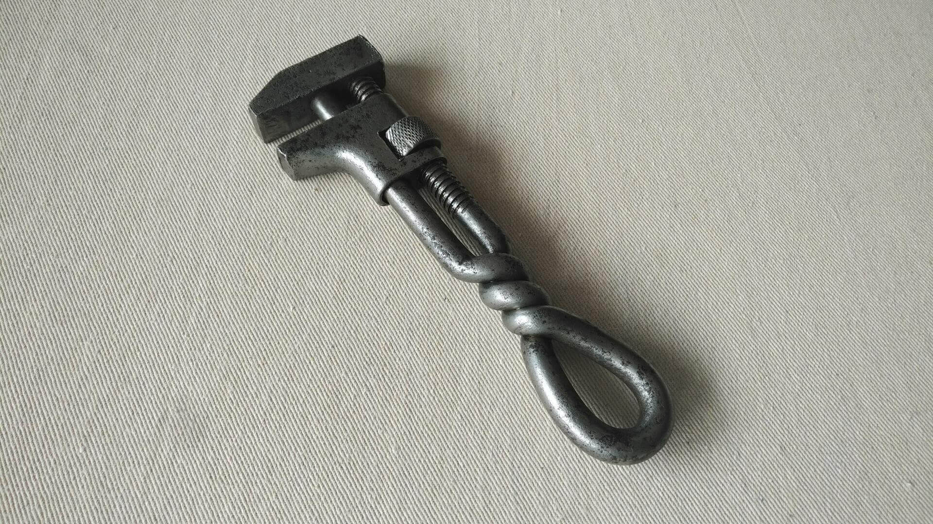 Rare vintage Whitman & Barnes 8" adjustable monkey wrench w twist handle 2" jaw capacity. Antique made in USA collectible machinist & automotive hand tools