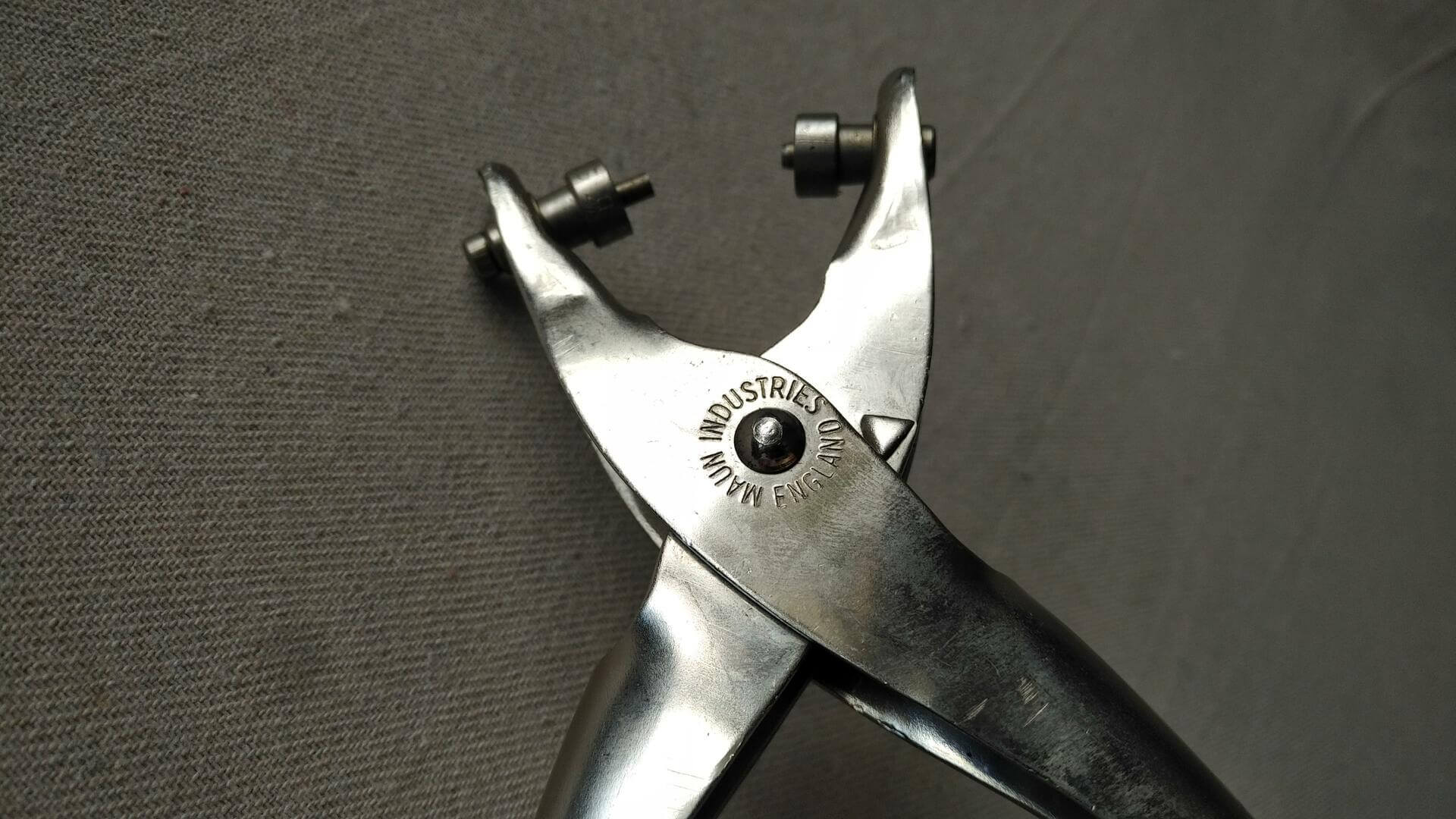 maun-industries-no-2571-165-punching-eyelet-pliers-vintage-made-in-england-collectible-leather-working-hand-tools-stamp