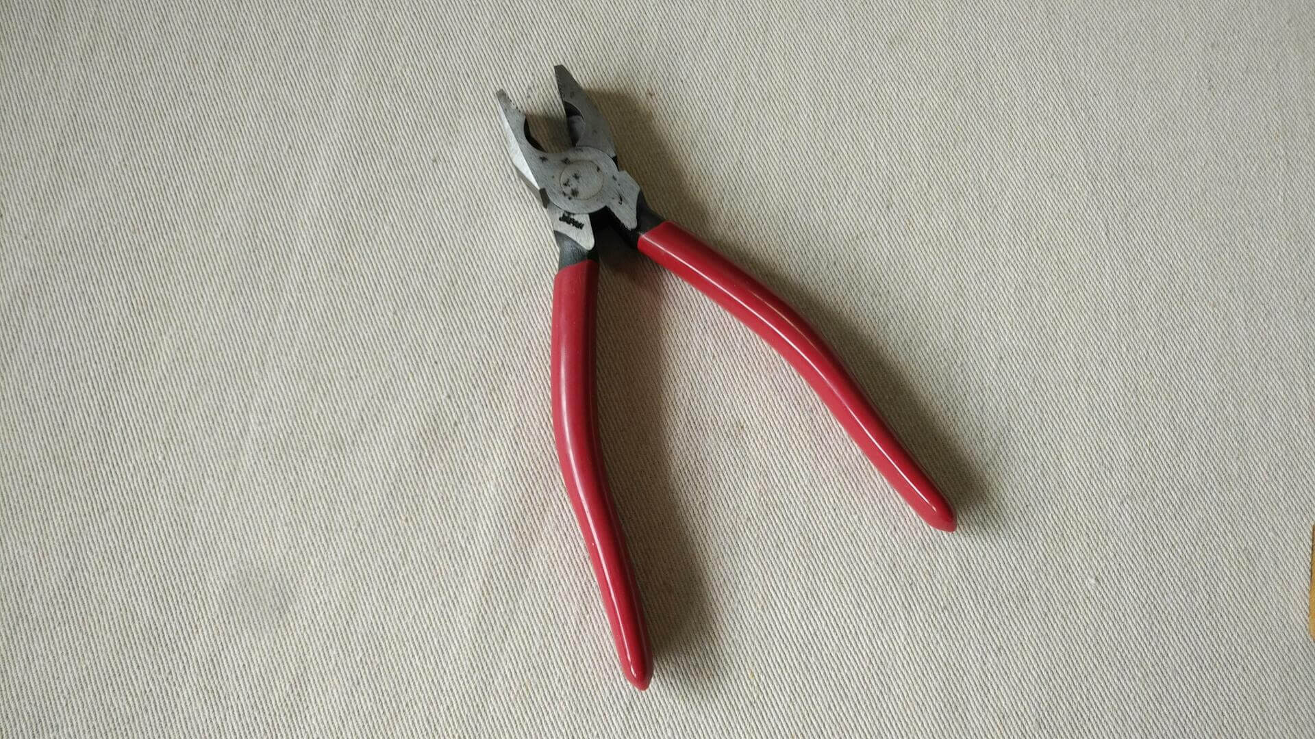 Nice pair of Stanley 84-150 lineman's combination pliers cutters with red insulated handles 7 1/2 inches long. Vintage made in Japan collectible electrician gripping and cutting hand tools