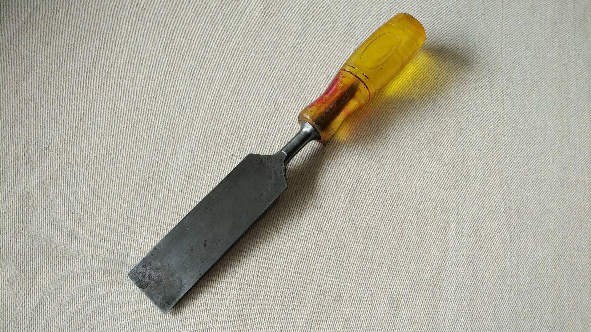 Vintage WM Marples and Sons 1 1/4″ tang chisel with the Shamrock trade mark. Antique made in Sheffield England collectible carpentry and woodworking tools